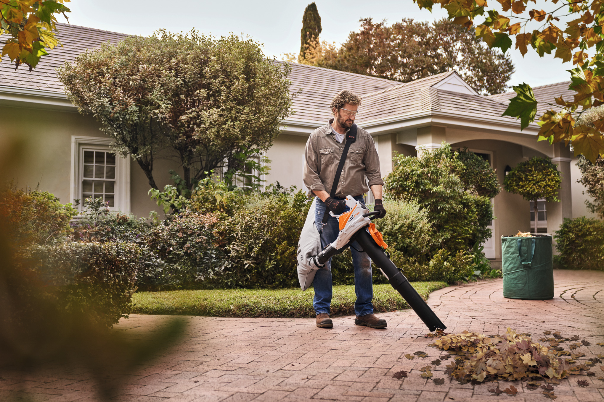 STIHL Akku-Saughäcksler SHA 56 ohne Akku und Ladegerät STIHL Akku-Saughäcksler SHA 56 ohne Akku und Ladegerät
