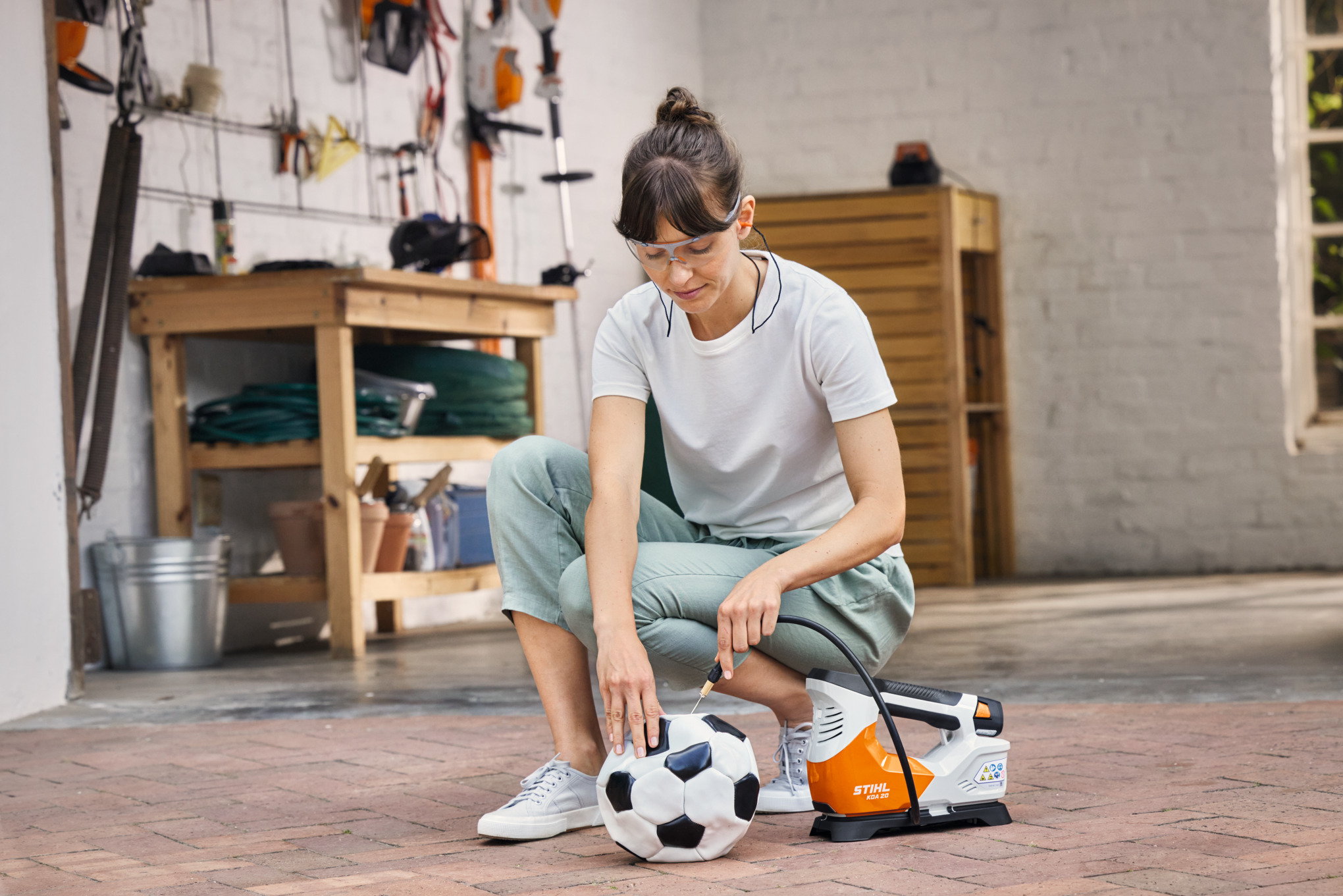 STIHL Akku-Kompressor KOA 20 mit Akku AS 2 und Ladegerät AL 1