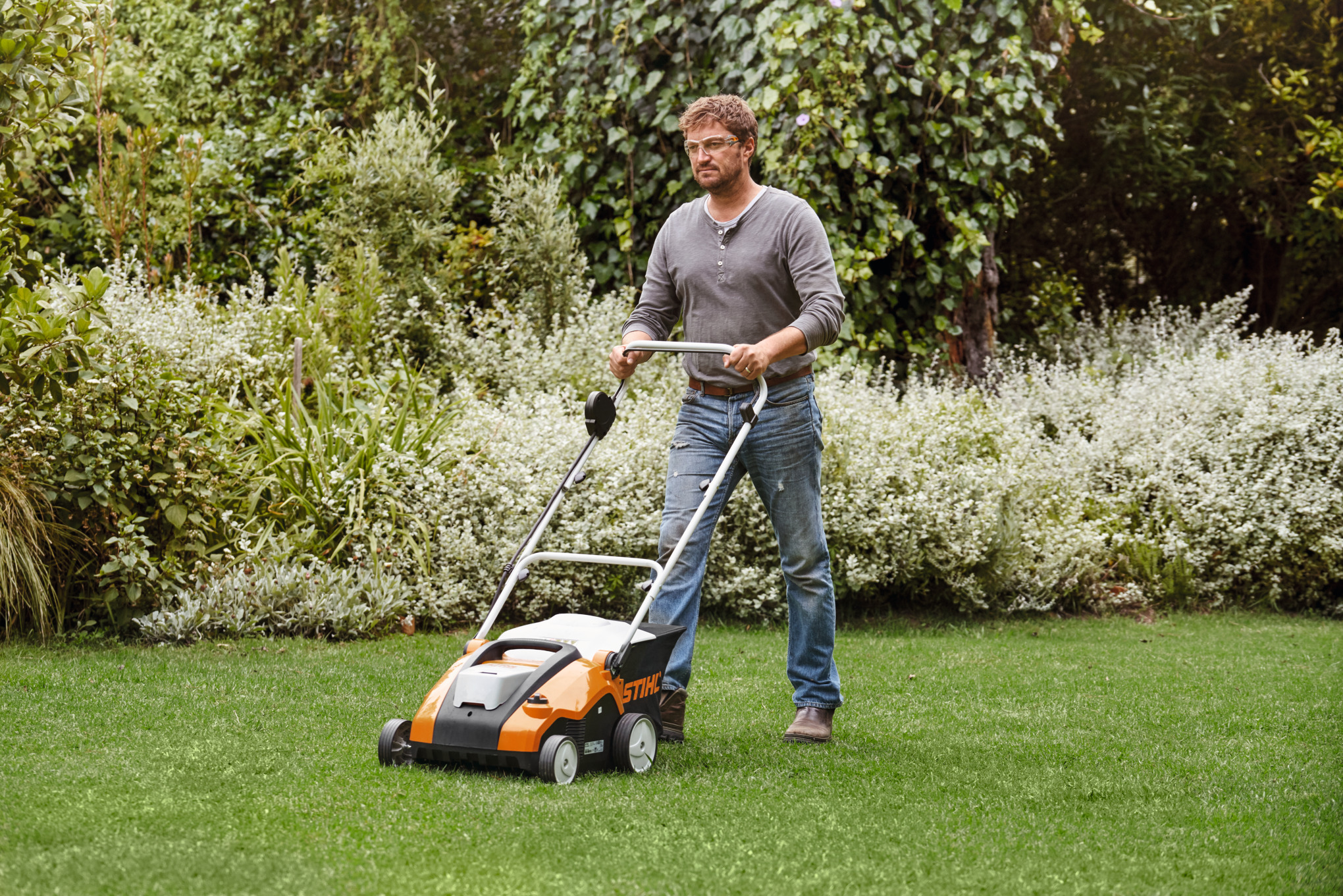 STIHL Akku-Rasenlüfter RLA 240 ohne Akku und Ladegerät