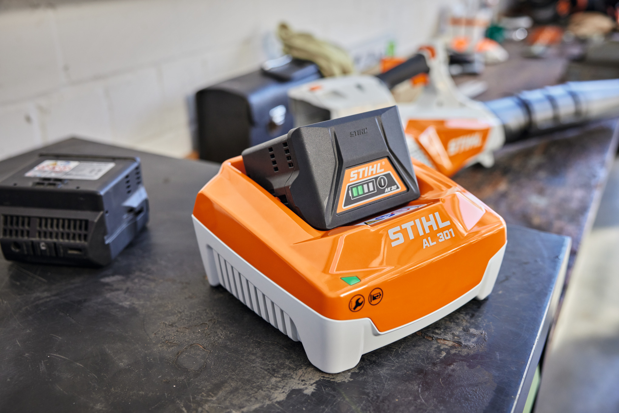 STIHL Schnellladegerät AL 301 STIHL Schnellladegerät AL 301