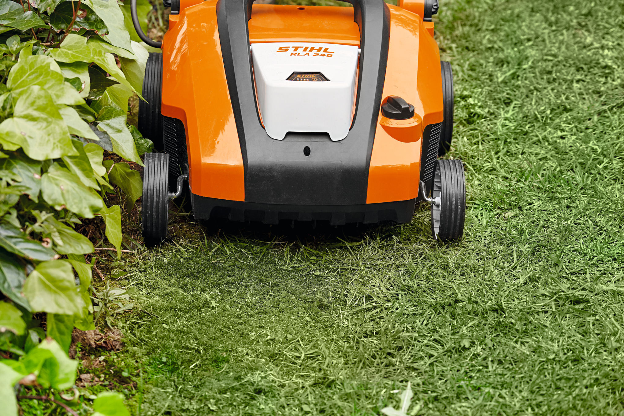 STIHL Akku-Rasenlüfter RLA 240 ohne Akku und Ladegerät
