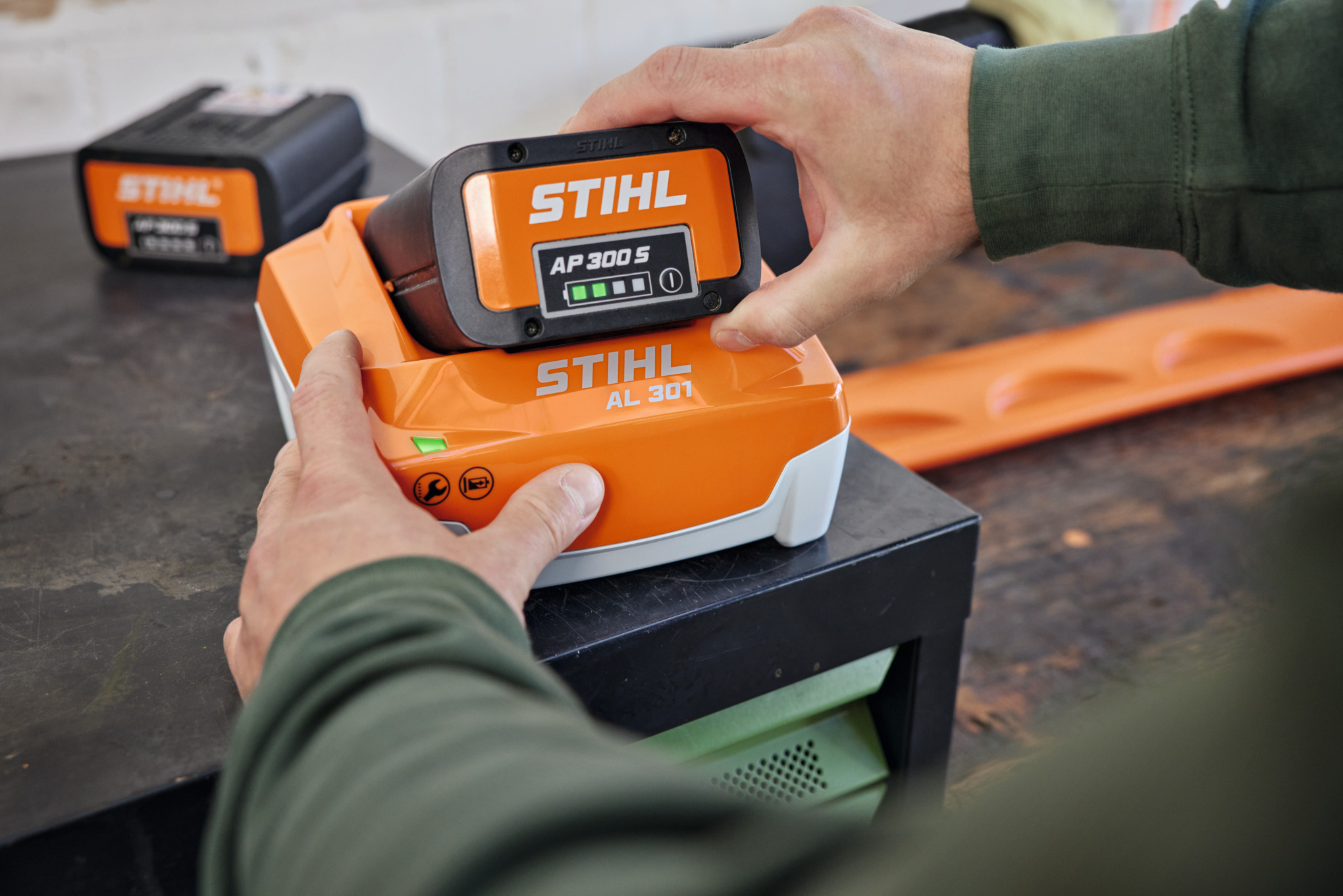 STIHL Schnellladegerät AL 301 STIHL Schnellladegerät AL 301