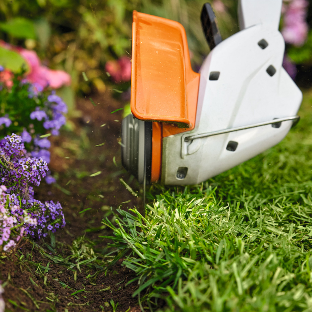 STIHL Akku-Motorsense FSA 30 mit 1x Akku AS 2 und Ladegerät AL 1 STIHL Akku-Motorsense FSA 30 mit 1x Akku AS 2 und Ladegerät AL 1