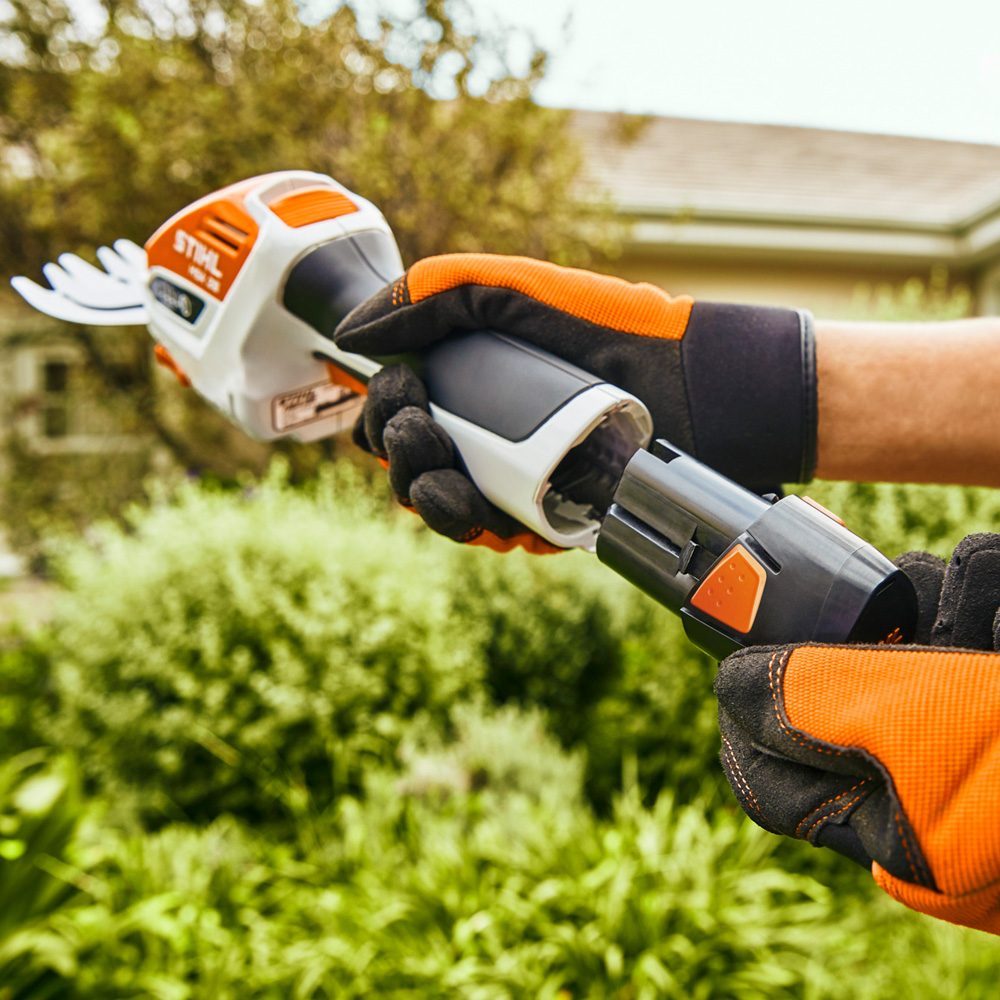 STIHL Akku-Strauchschere HSA 26 mit Akku AS 2 und Ladegerät AL 1