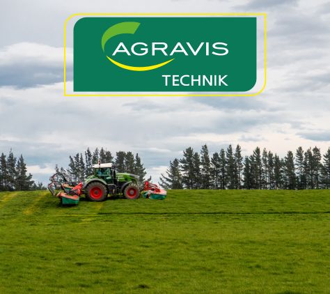 Fendt-Traktor bei der Grasernte – Vorschaubild einer Aktion der AGRAVIS Technik Sachsen-Anhalt/Brandenburg mit eingeblendetem AGRAVIS Technik Logo.